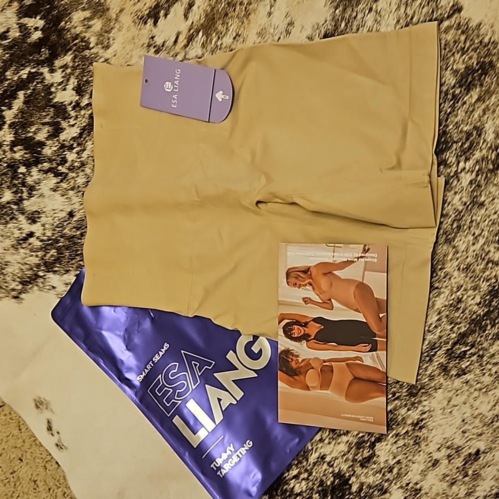 Esa Liang Womens spanx shorts sz sm NWT